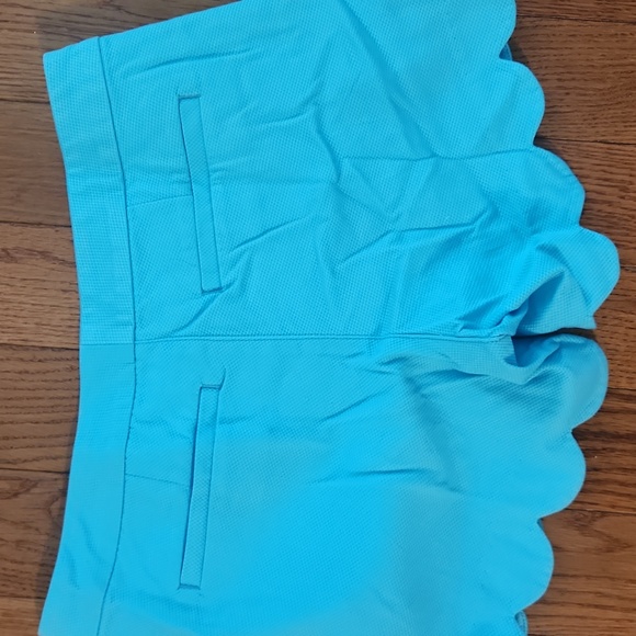 Lilly Pulitzer scalloped shorts size 2 - Picture 3 of 3